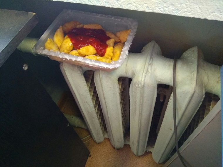 Еда внутри микроволновки