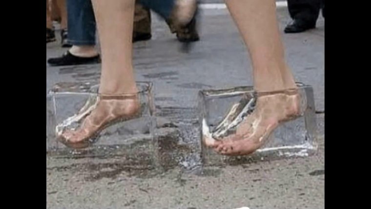 Тесные туфли смешно