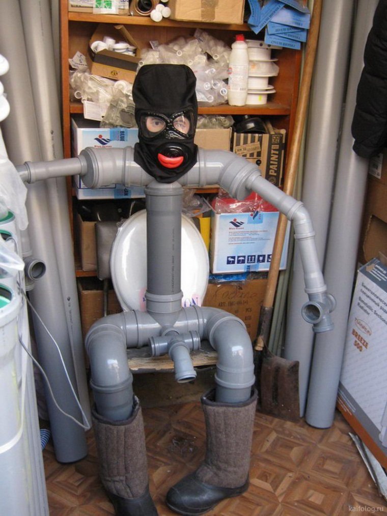 Человечек из канализационных труб
