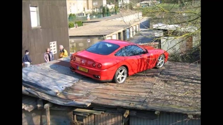 Машины в необычных местах