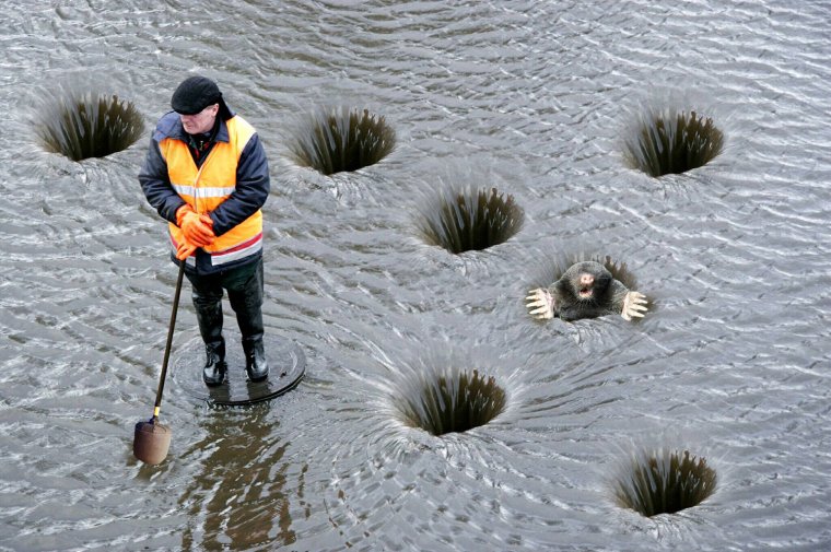 Человек в воронке