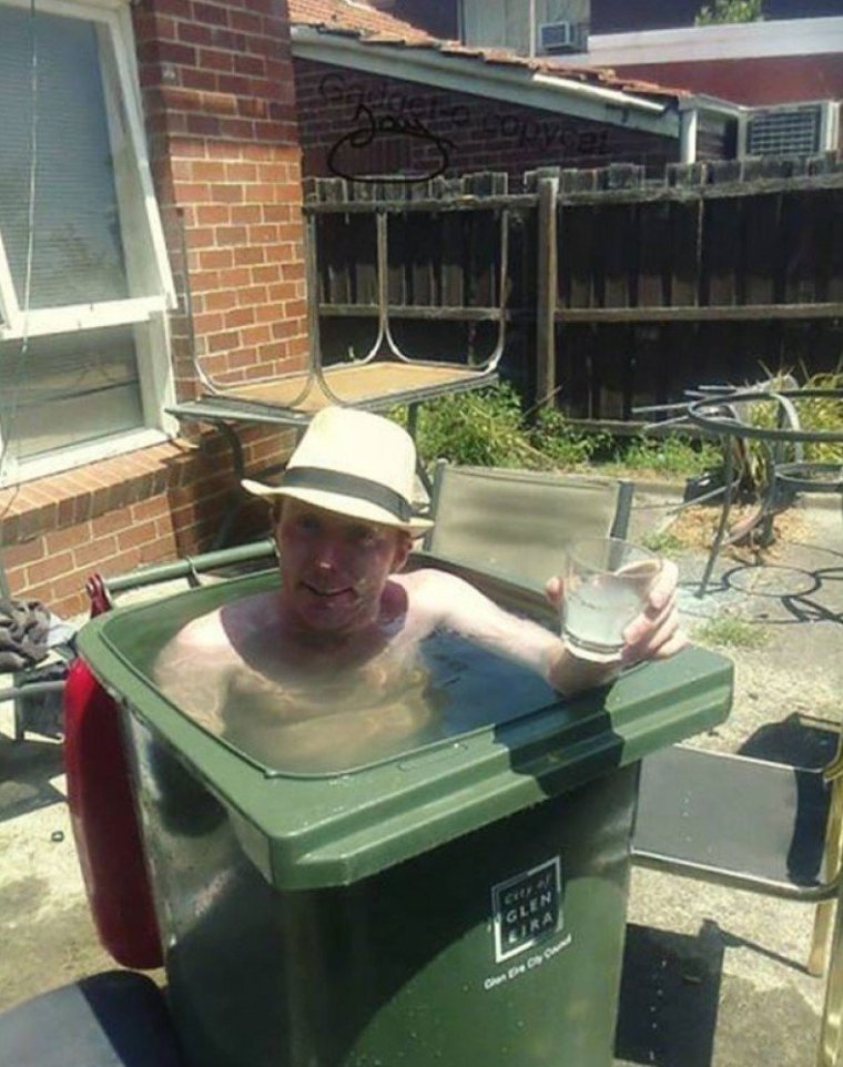 Бассейн из мусорного бака