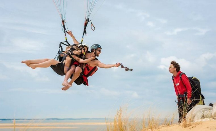 Девушка с парашютом прикол