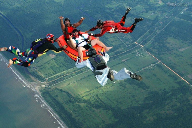 Смешные прыжки парашютистов