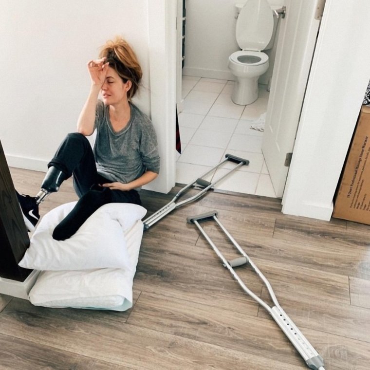 Парень на костылях