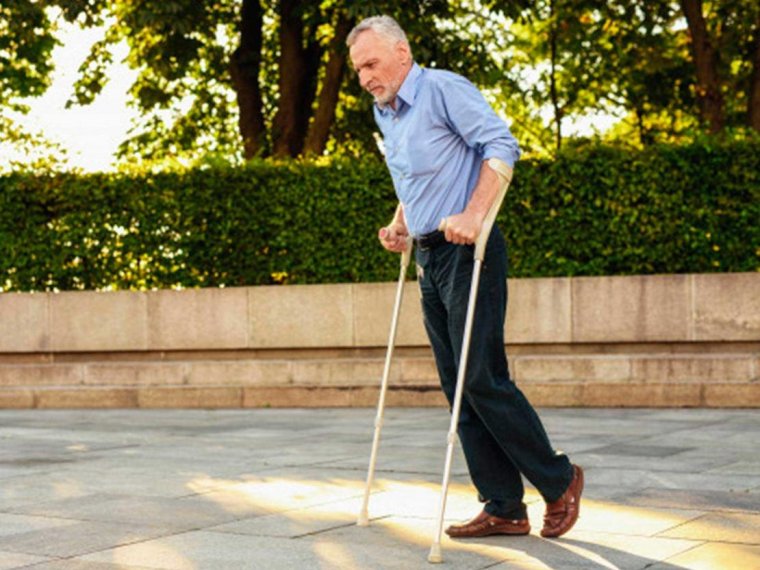 Дети на костылях