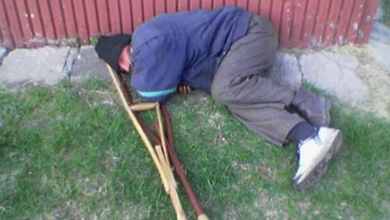 Велосипед и костыли прикол