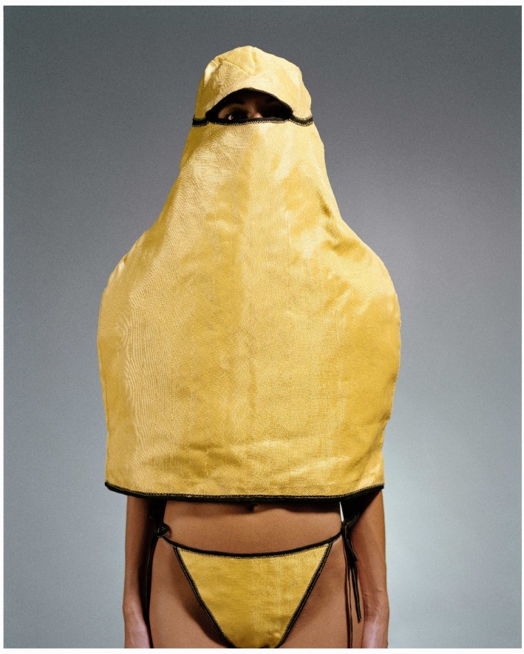 Смешные женщины в парандже