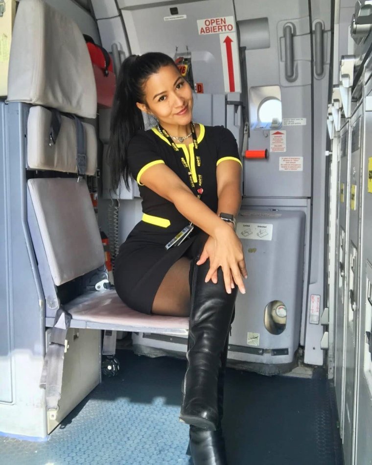 Оливия Манн стюардесса