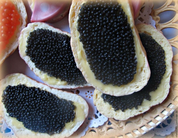 Красная икра ложкой