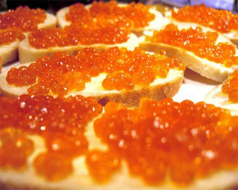 Черная икра крупным планом