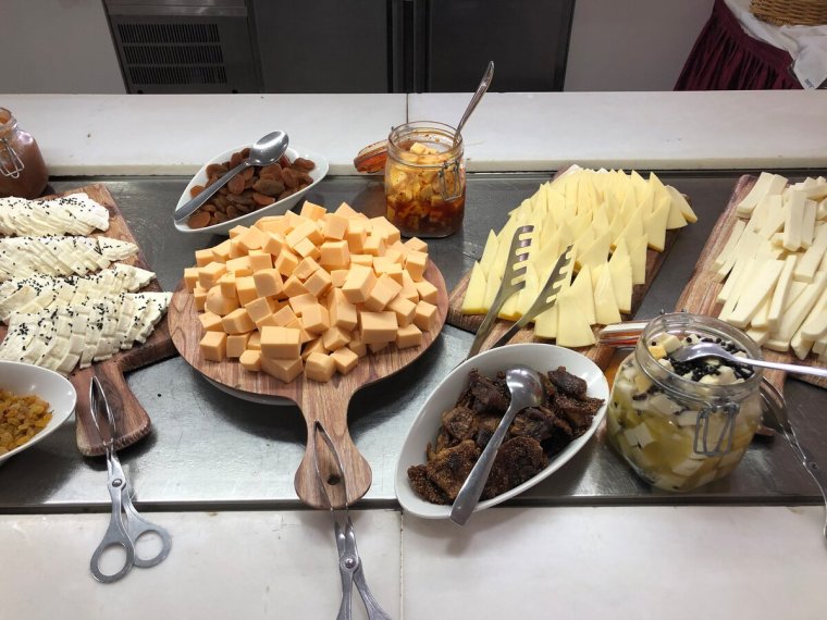 Шведский стол Пилипец