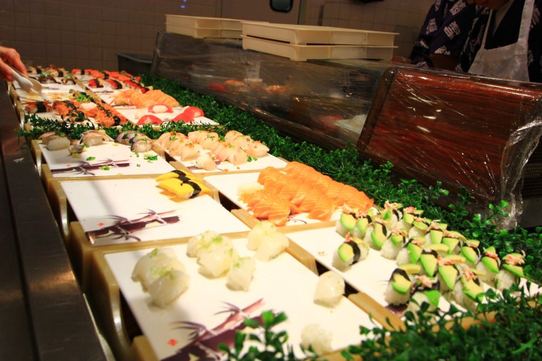 Шведский стол роллы