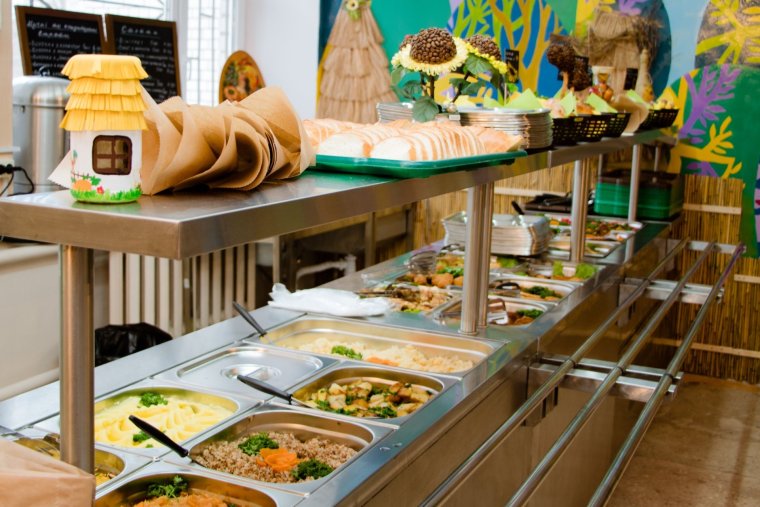 Шведский стол в столовой