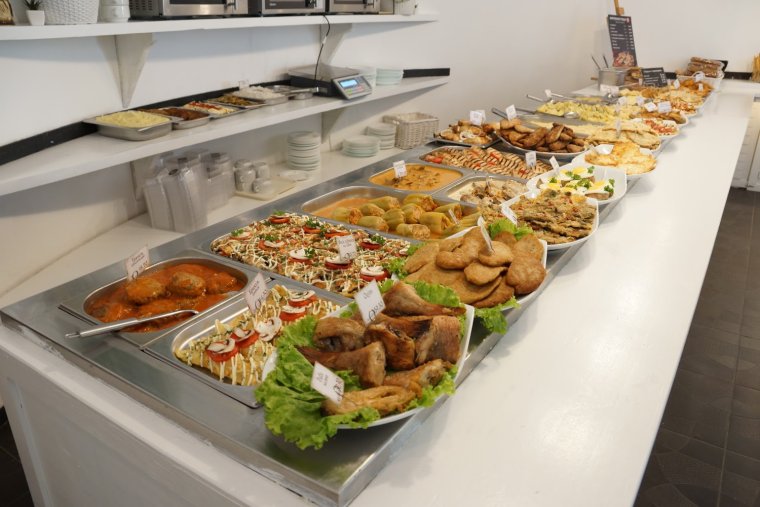 Шведский стол в столовой