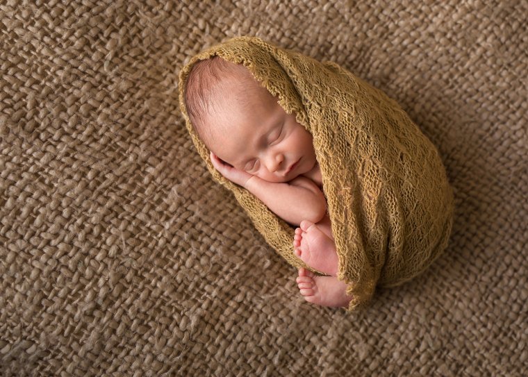 Младенец улыбается