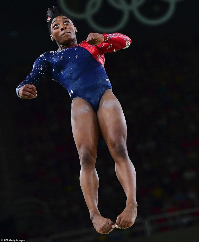 Симона Байлз спортивная гимнастика