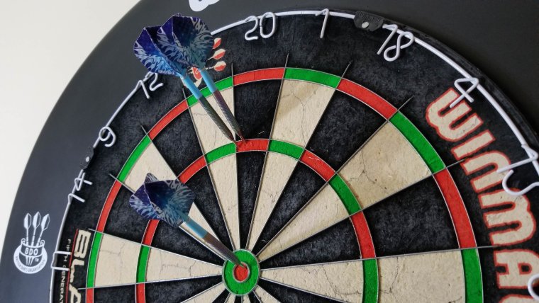 Дартс с дротиками