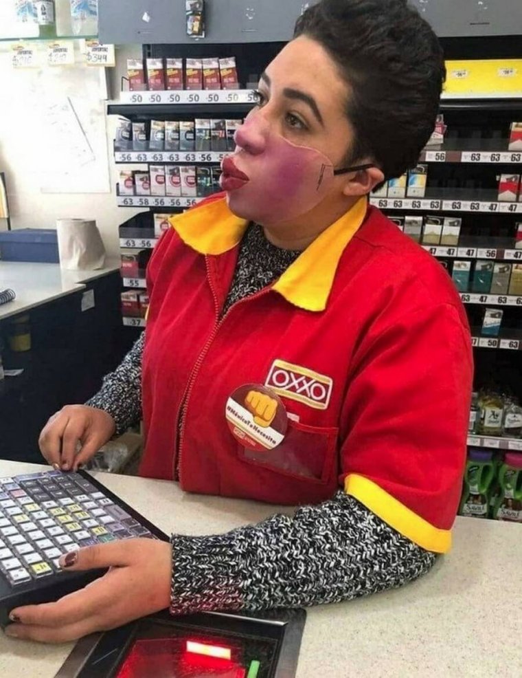 Смешная кассирша