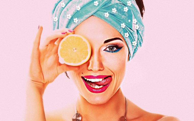 Девушка у косметолога