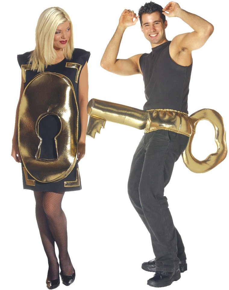 Люди в смешных костюмах