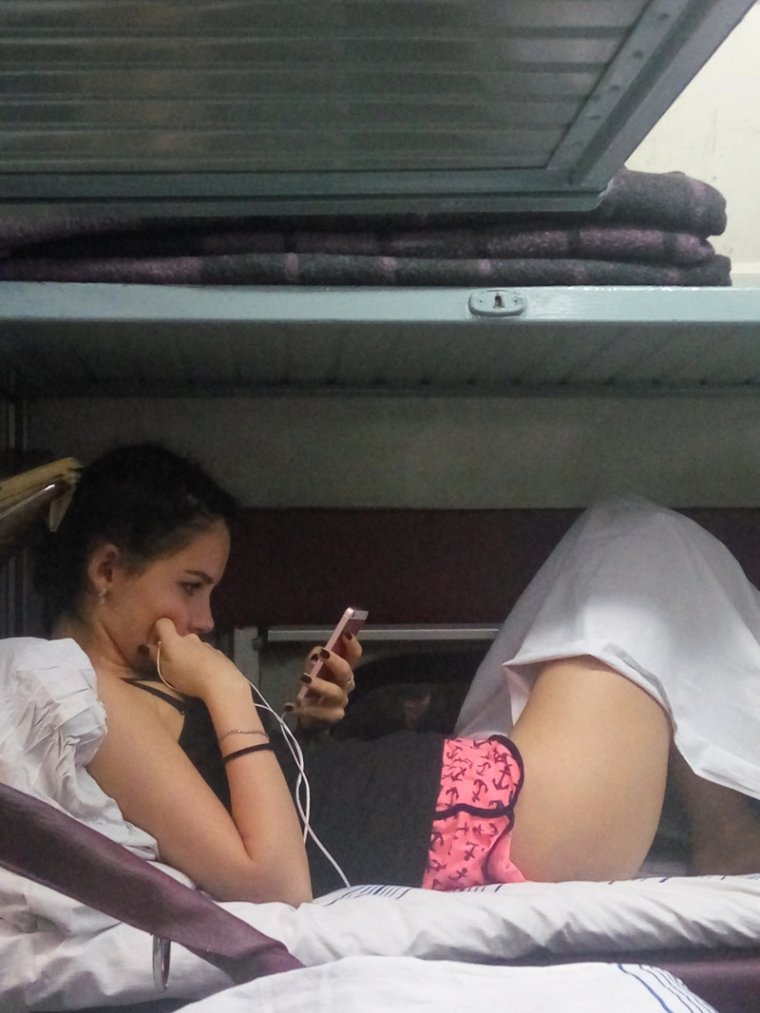 Девушка в поезде