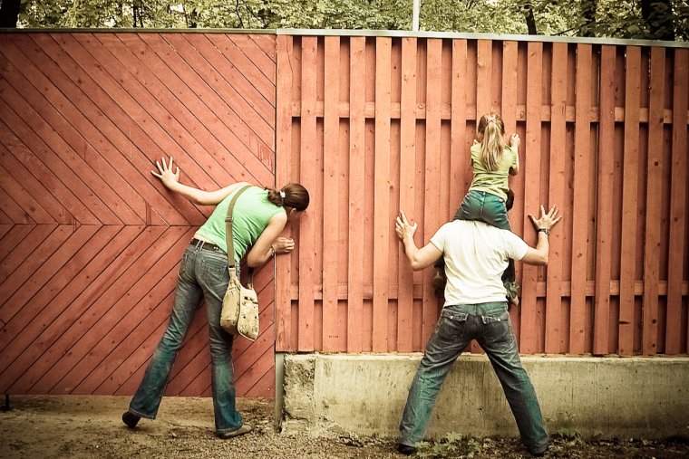 Человек за забором