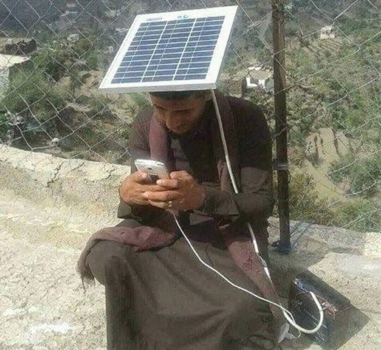 Человек с солнечной батареей