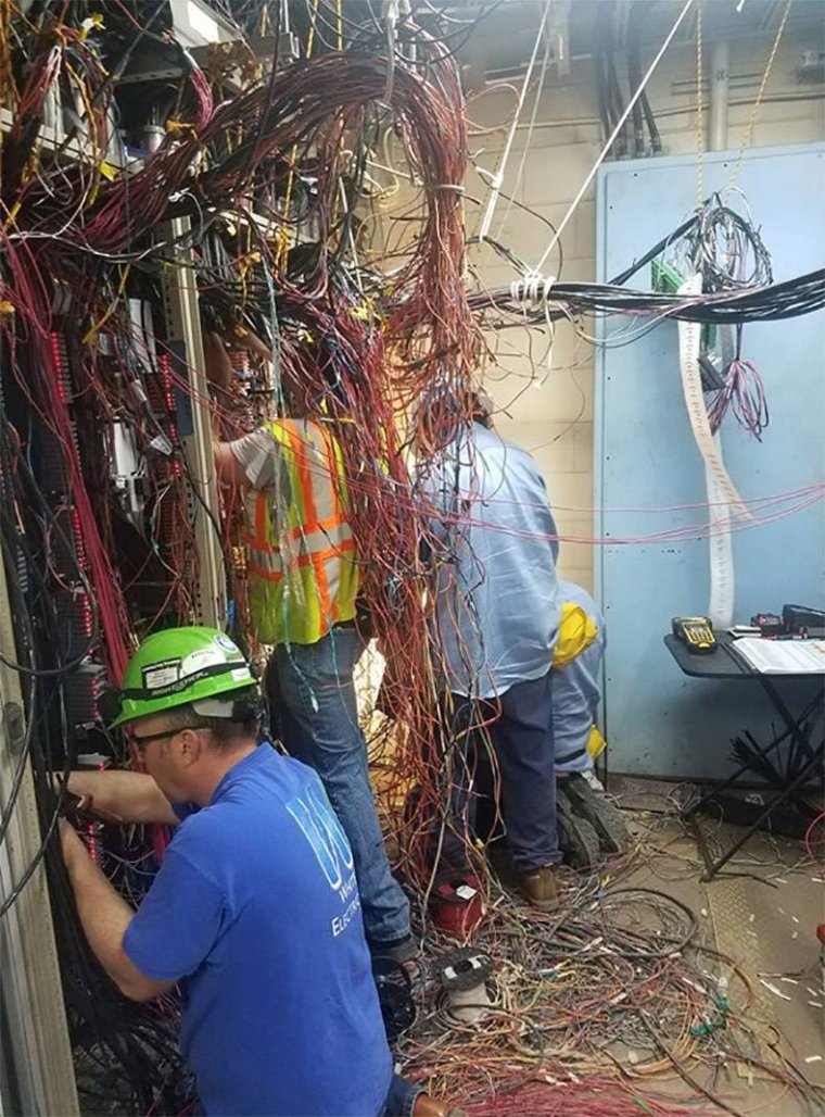 Смешной электрик