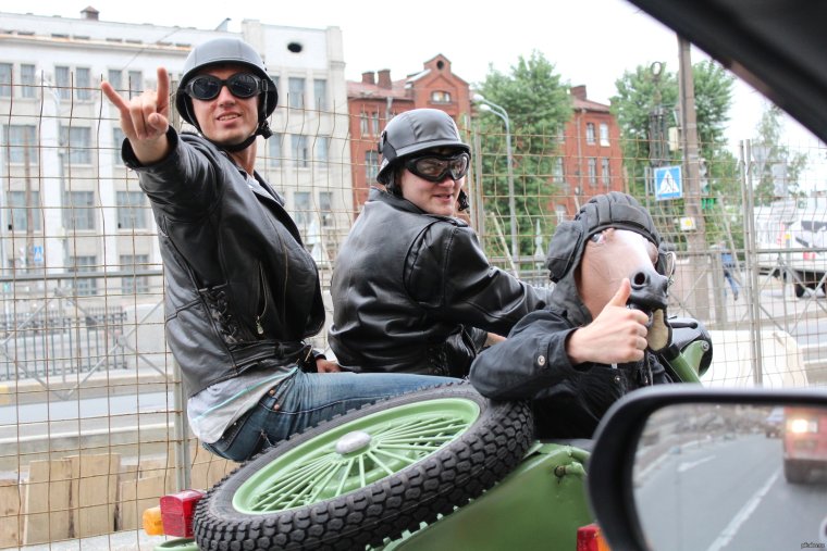 Прикольный байкер