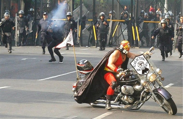 Прикольный байкер