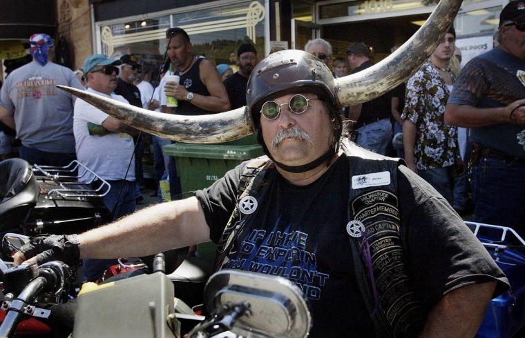 Байкерский шлем с рогами