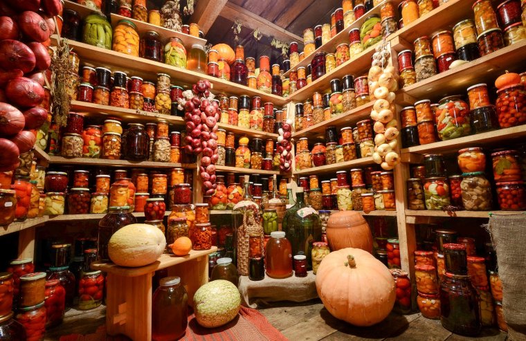 Погреб с едой