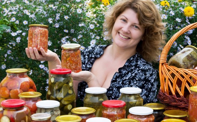 Девушка заготовки на зиму