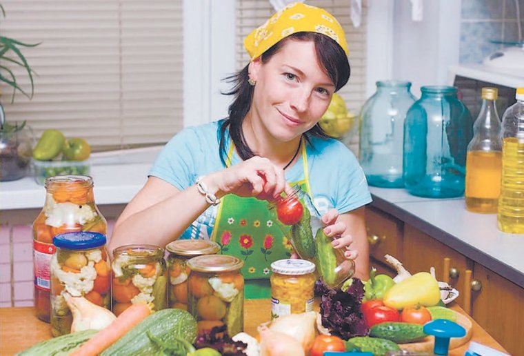 Женщина с заготовками