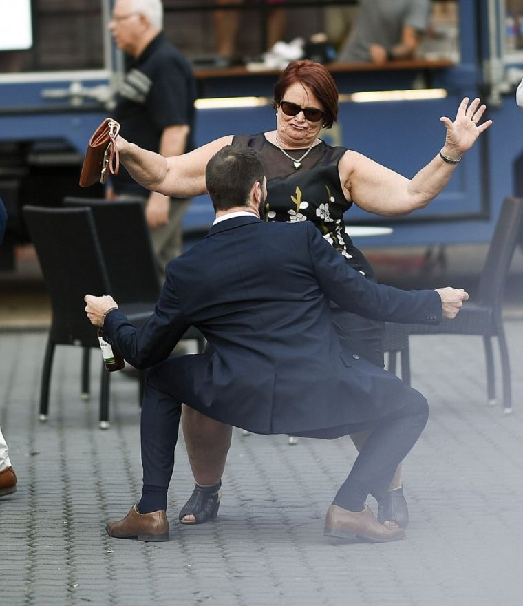 Смешная мартышка