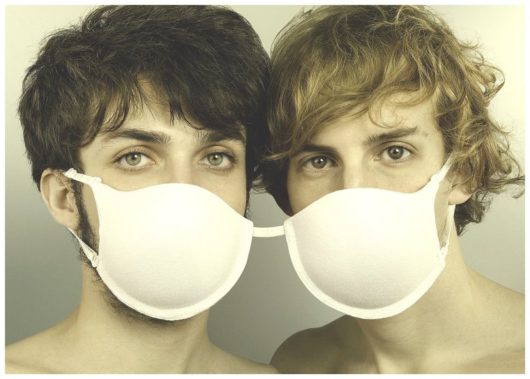 Маска из лифчика