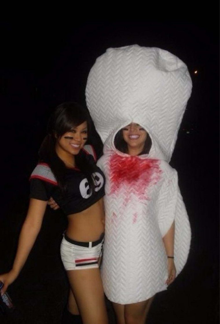 Девочки ЧС прокладками