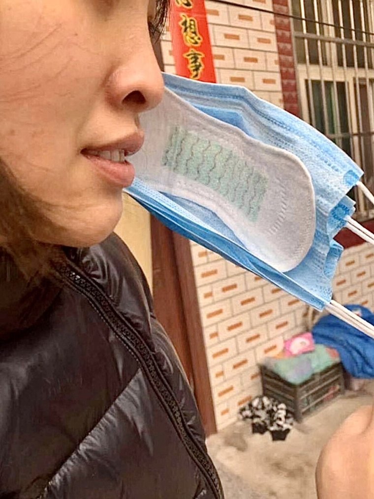 Женская прокладка вместо маски