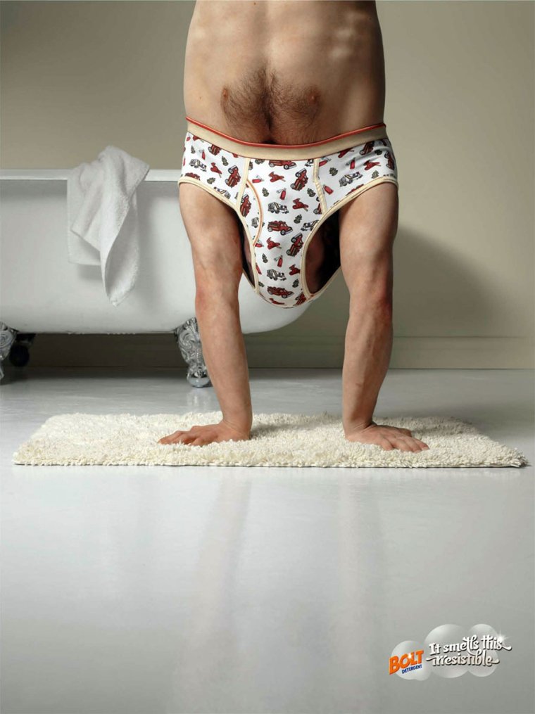 Смешной мужик в трусах