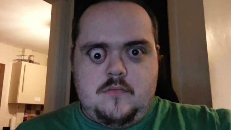 Толстое лицо мужчины