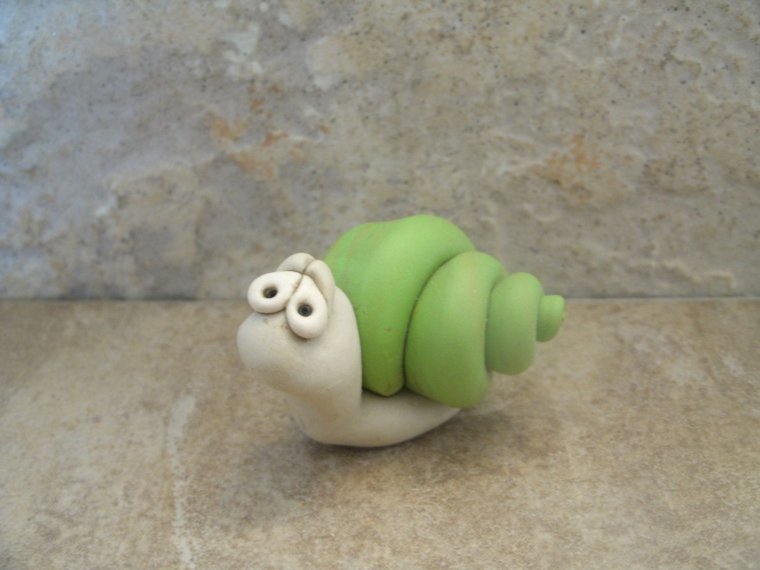 С детьми из полимерной глины улитка