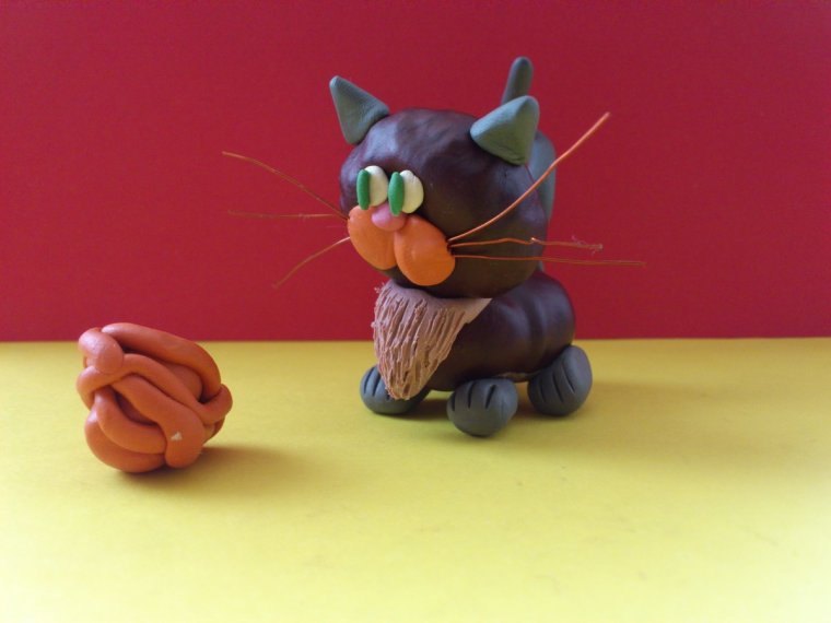 Маленькие фигурки из пластилина