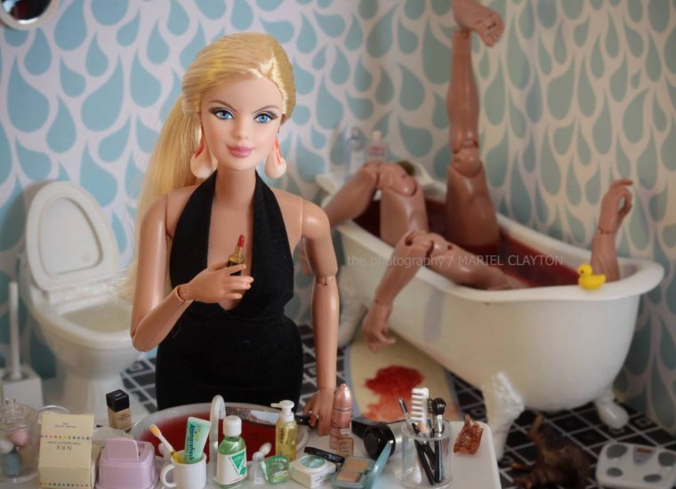 Кукла Барби и Кен занимаются