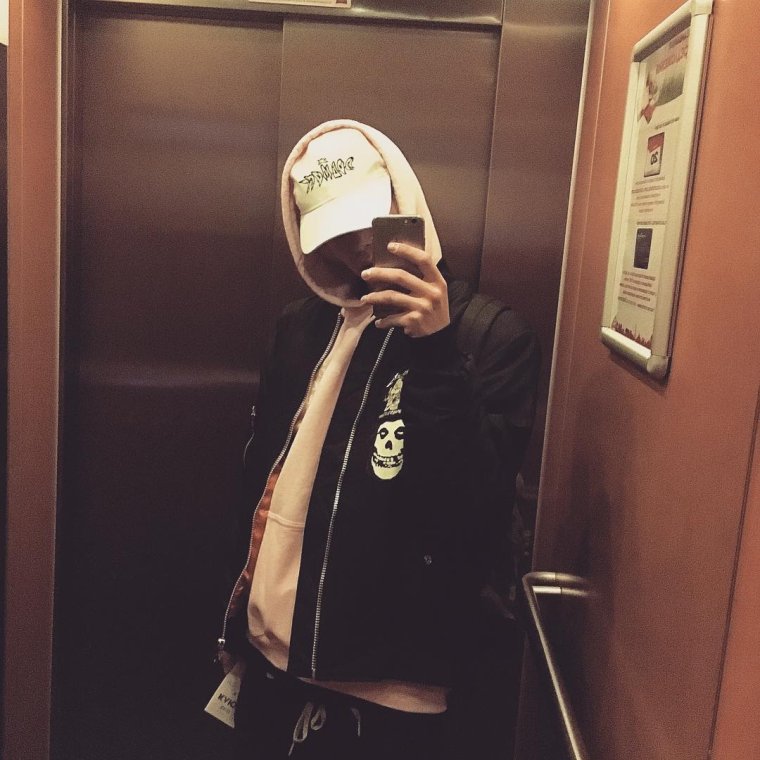 Искусство древнего Египта Тутанхамон на белом фоне