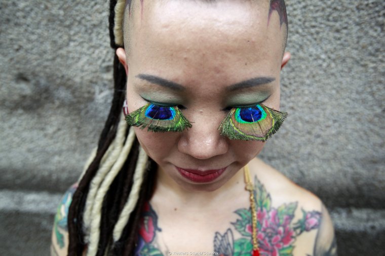 Девушка с большими ресницами прикол