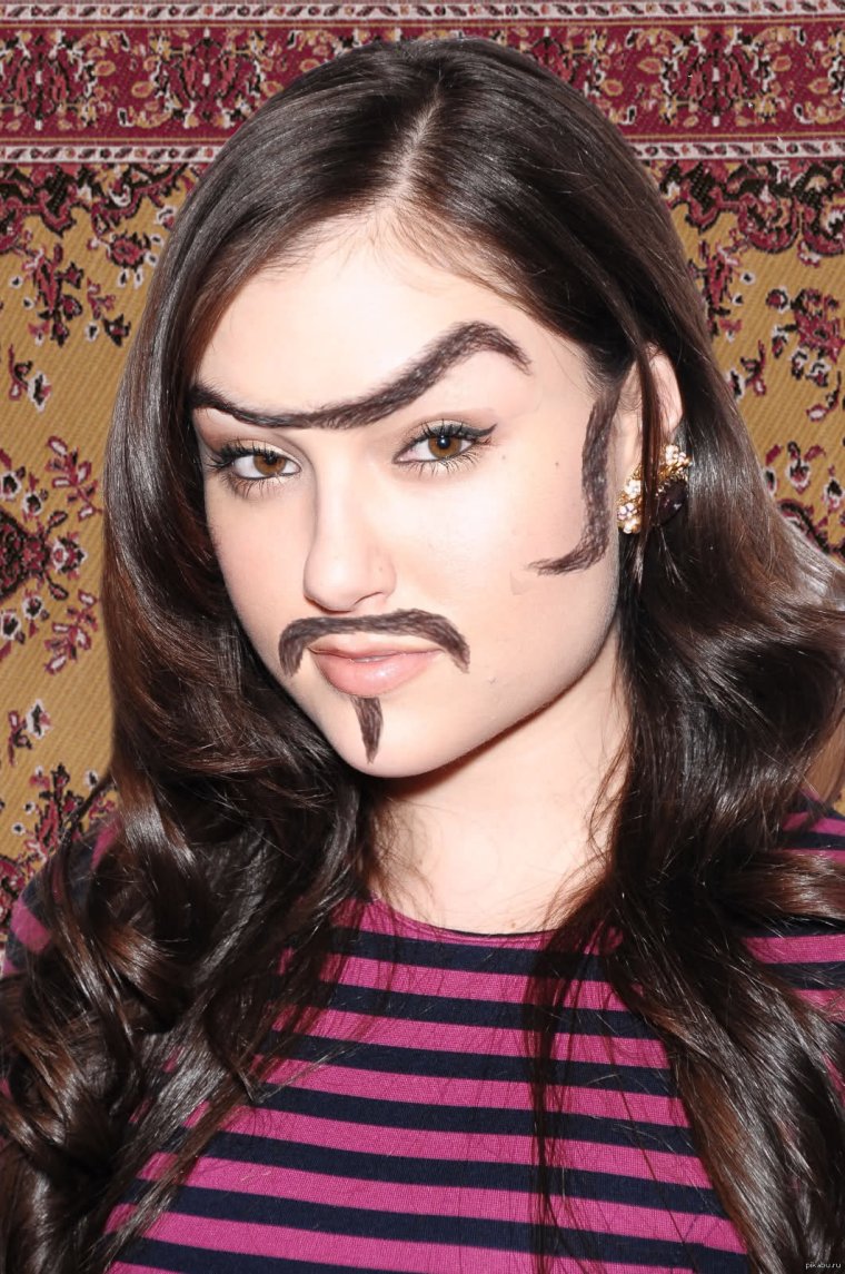 Девушка с монобровью