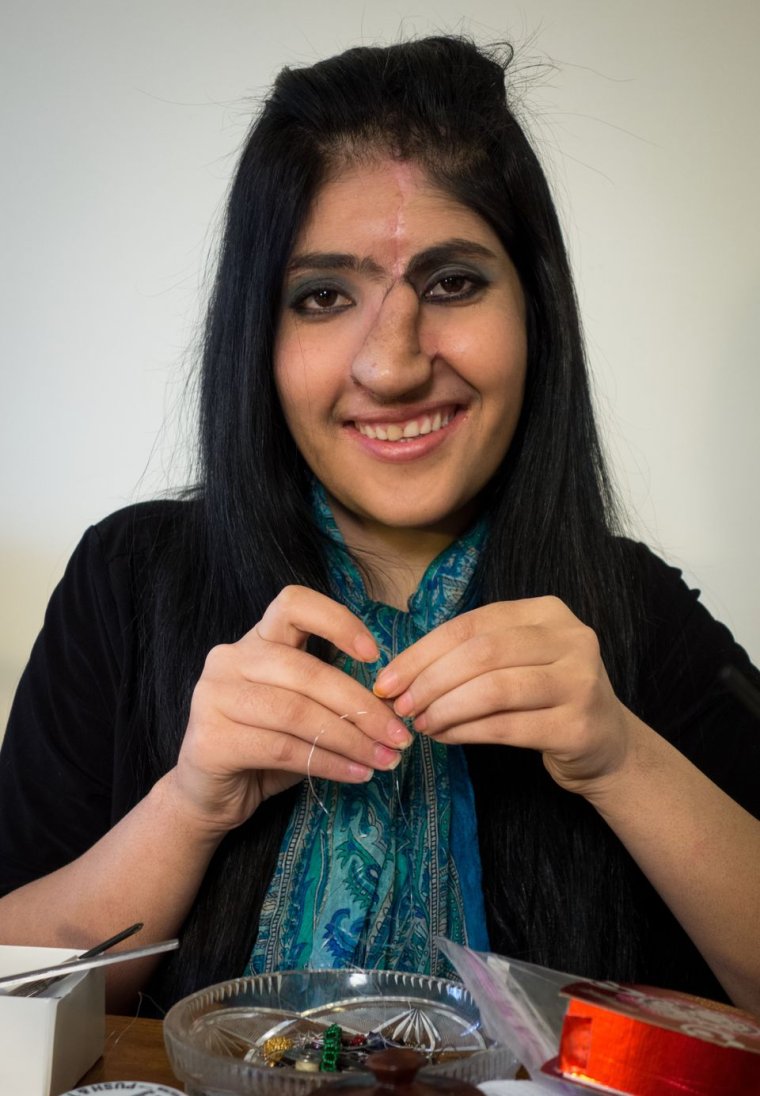 Айша би би Афганская девушка