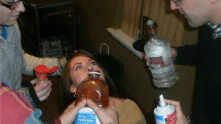 Клей момент с корабликом