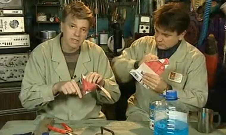 Клей момент выдавленный